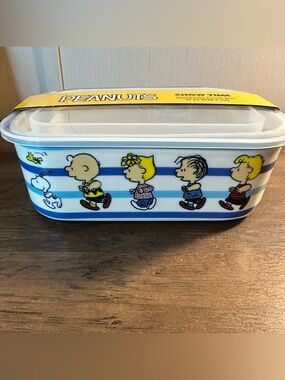 Peanuts Snoopy Charlie Brown Chow Time 32 oz Stoneware  Food Storage & Lid NEW